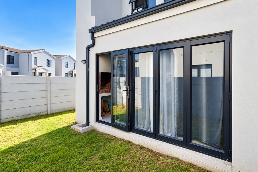3 Bedroom Property for Sale in Peerless Park North Western Cape